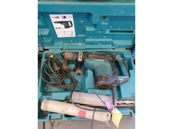 ~/upload/Lots/148258/AdditionalPhotos/kvgsmaoi5x5vm/Makita HR4011C Breaker & Drill recently Reconditioned_t600x450.jpg